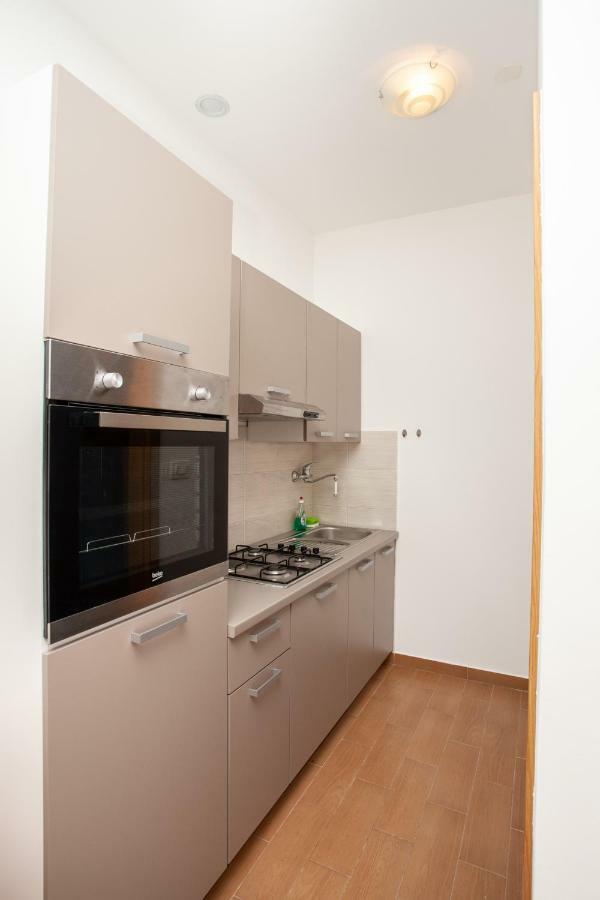 Ap Punta Next To Sandy Beach, Apartment With Garden 오미스 외부 사진