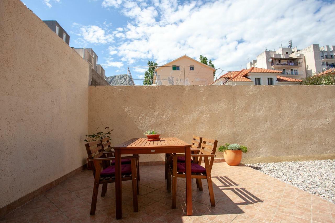 Ap Punta Next To Sandy Beach, Apartment With Garden 오미스 외부 사진