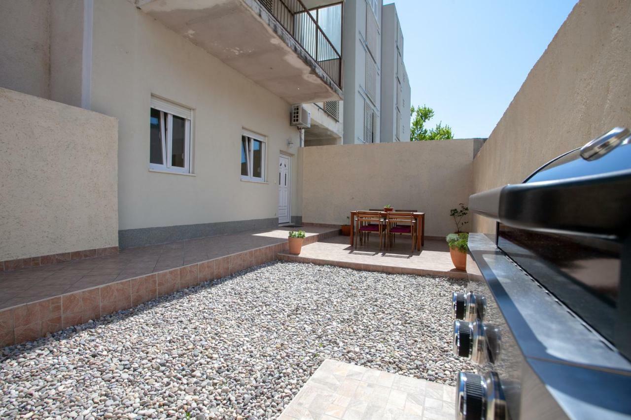 Ap Punta Next To Sandy Beach, Apartment With Garden 오미스 외부 사진