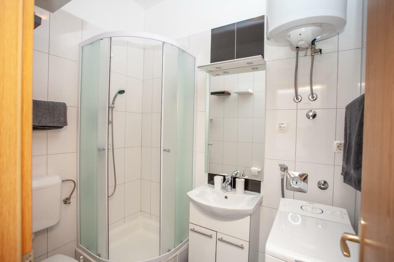 Ap Punta Next To Sandy Beach, Apartment With Garden 오미스 외부 사진