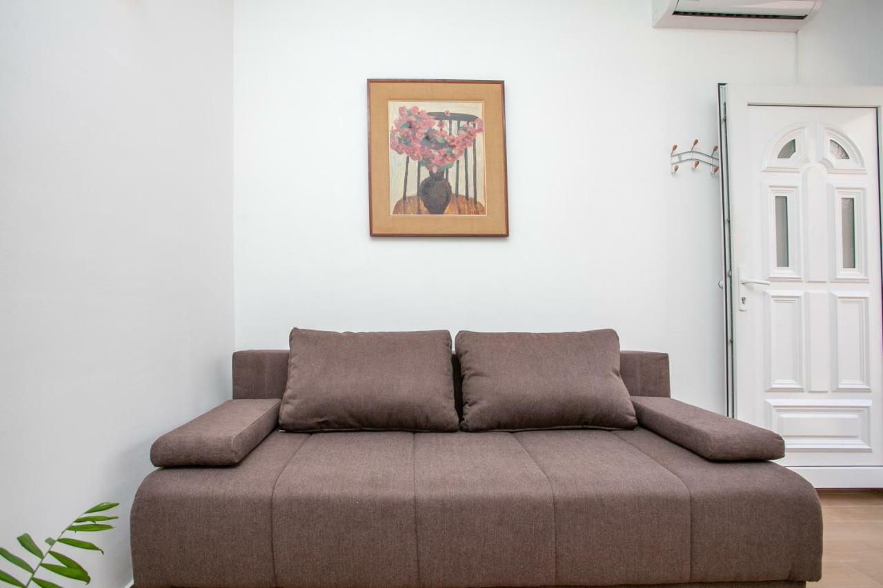 Ap Punta Next To Sandy Beach, Apartment With Garden 오미스 외부 사진