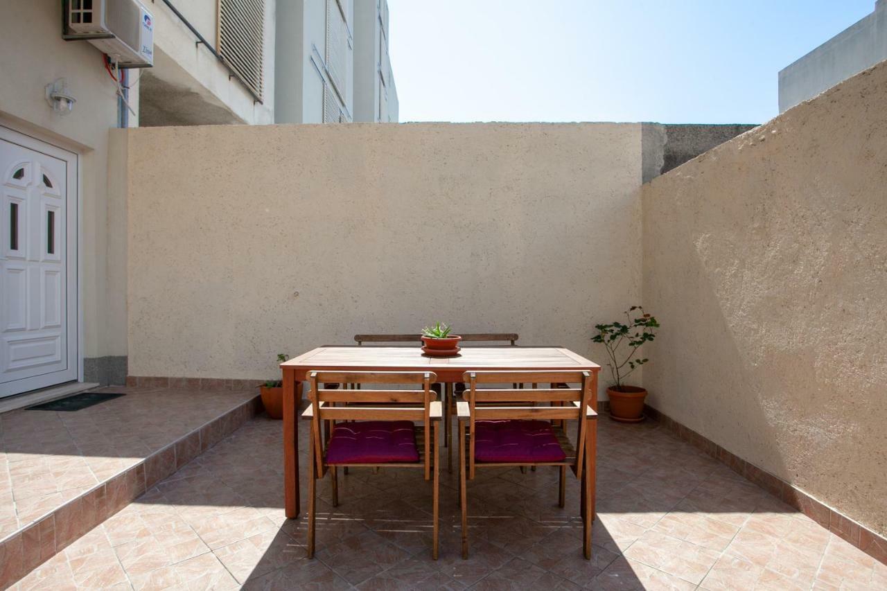 Ap Punta Next To Sandy Beach, Apartment With Garden 오미스 외부 사진